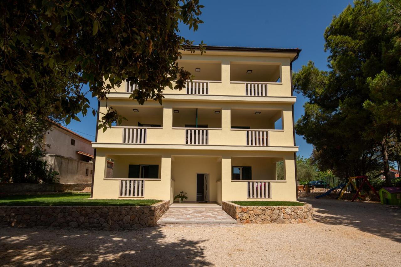 Apartmani Mara Pakoštane Exterior foto