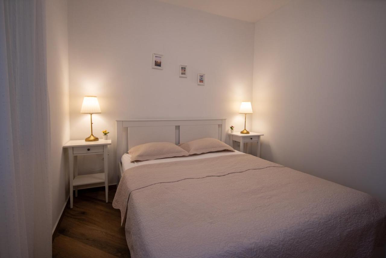 Apartmani Mara Pakoštane Exterior foto