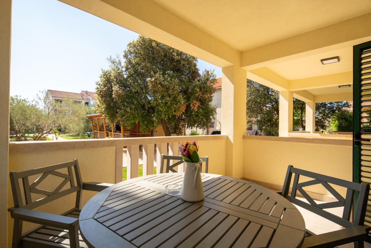 Apartmani Mara Pakoštane Exterior foto
