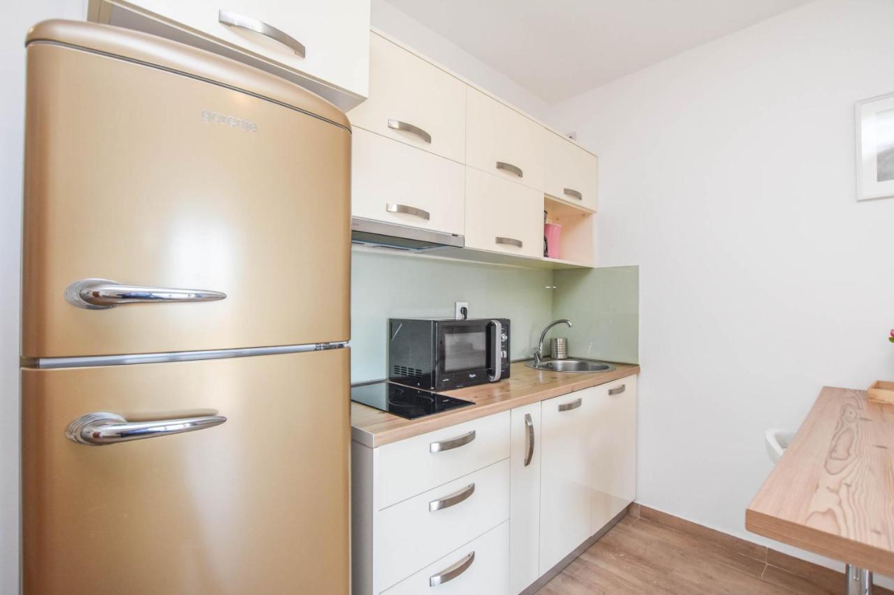Apartmani Mara Pakoštane Exterior foto