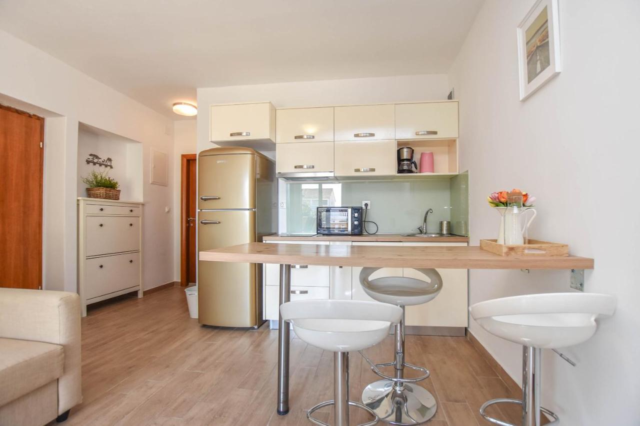 Apartmani Mara Pakoštane Exterior foto