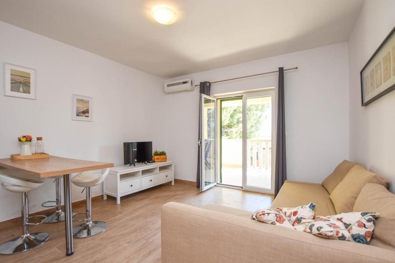Apartmani Mara Pakoštane Exterior foto